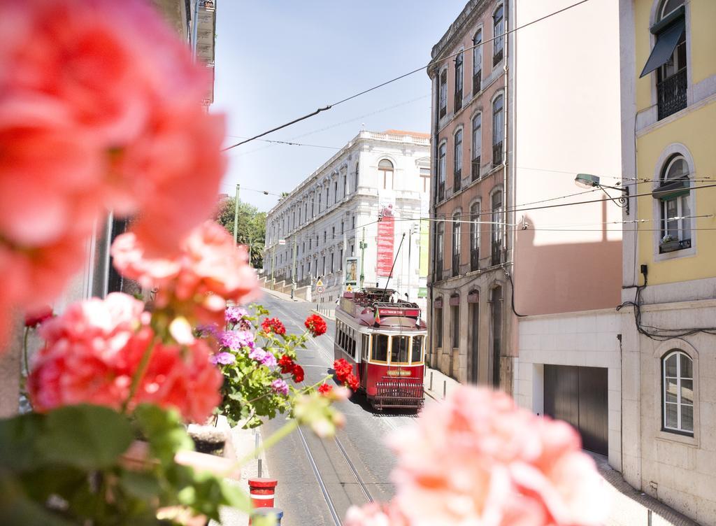 Residencial Valentina Hotel Lisboa Eksteriør billede Lisbon tram