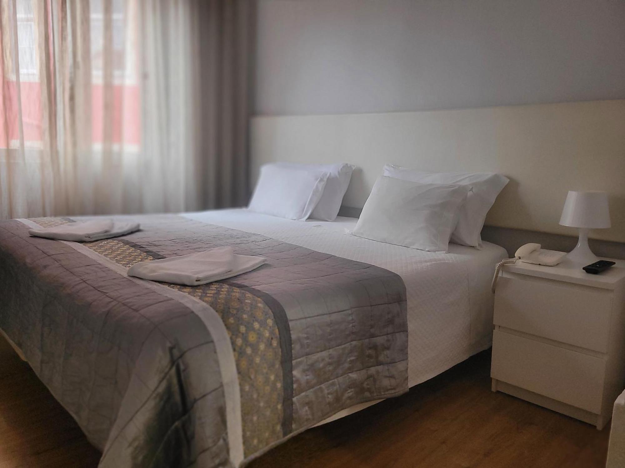 Residencial Valentina Hotel Lisboa Eksteriør billede A bedroom in a hotel